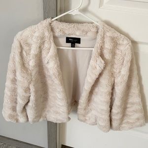 Women’s medium faux fur shrug. Perfect to wear over a dress.